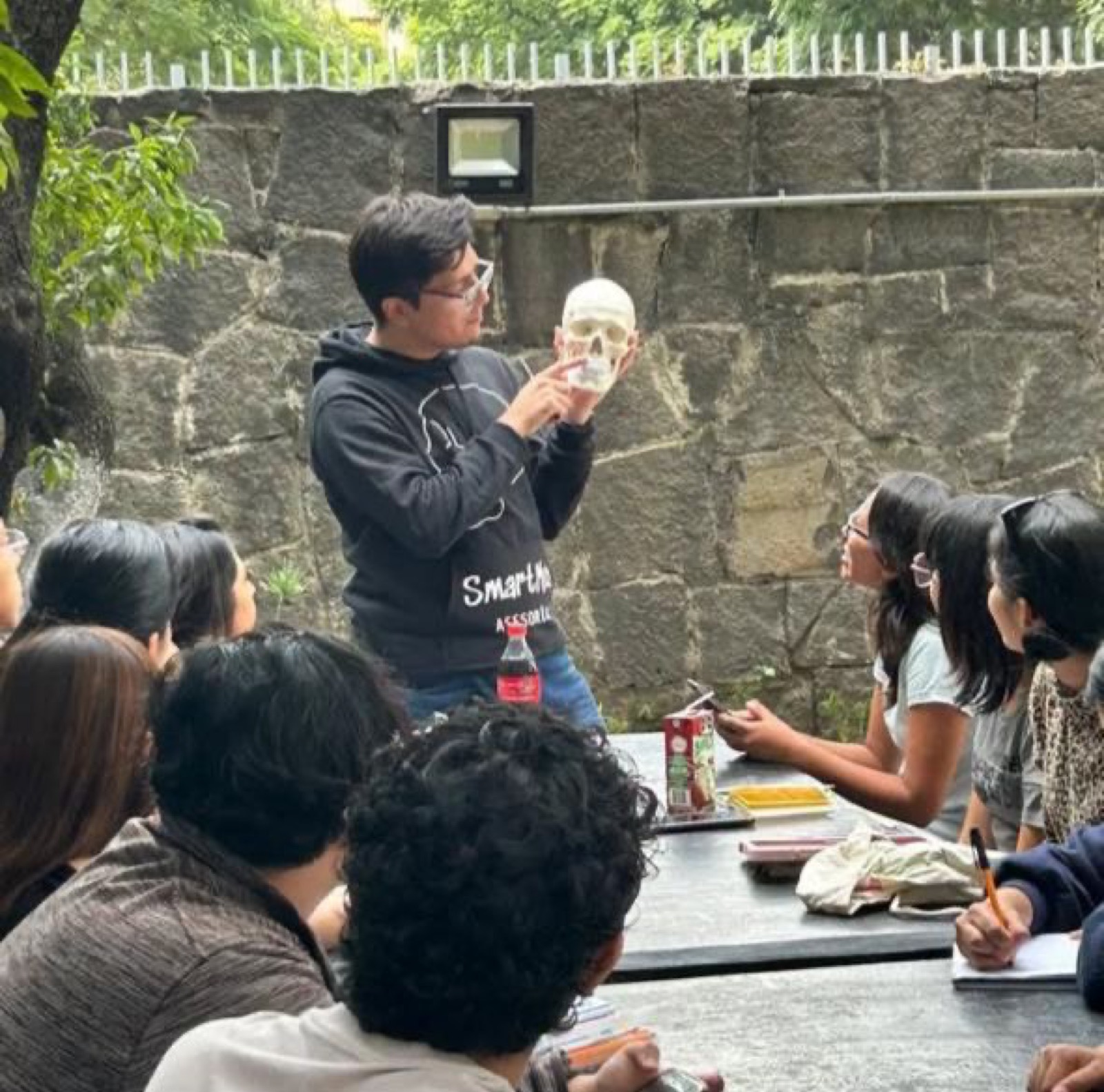 Clase de anatomía con estudiantes de SmartMed